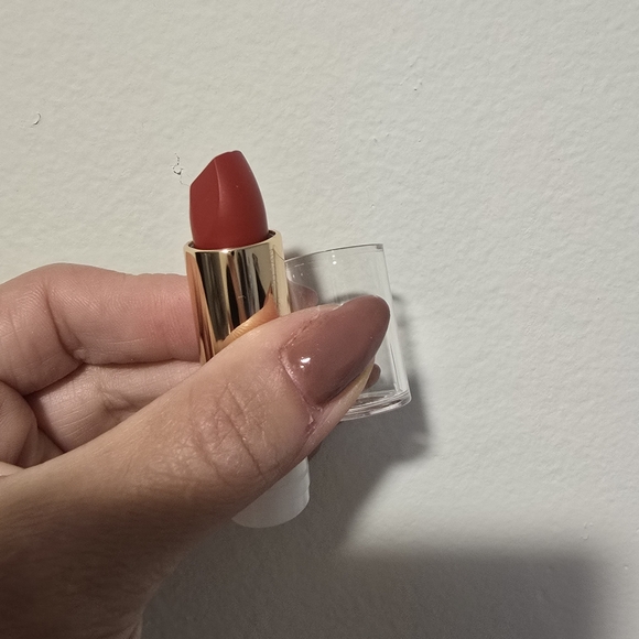 NIB Charlote Tilbury HOT LIPS REFILLRED Lipstick In Red Hot Susan - Picture 7 of 8
